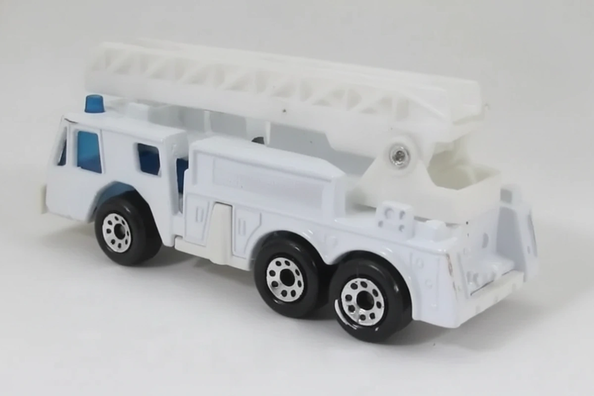 1992 Extending Ladder Fire Truck White: No Package: Image 3
