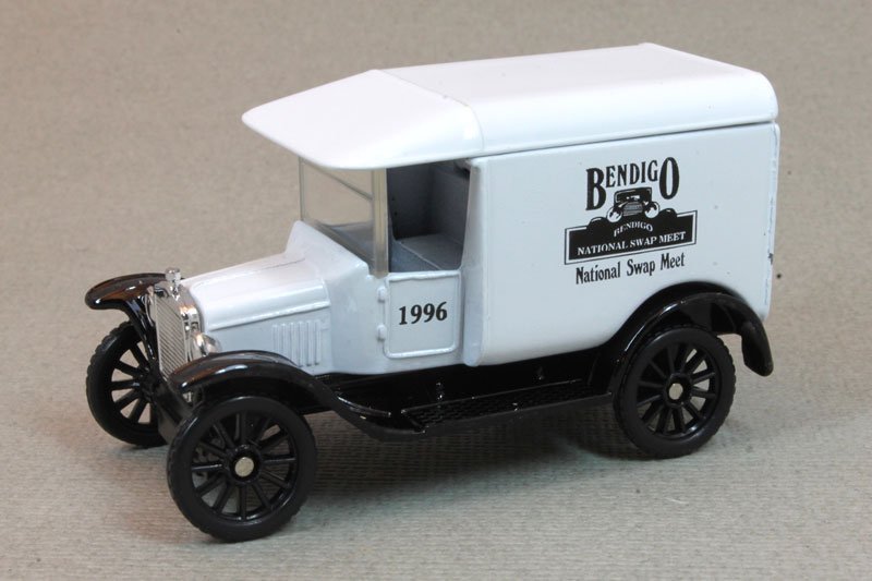 1996 1921 Ford Model T White: Image 2