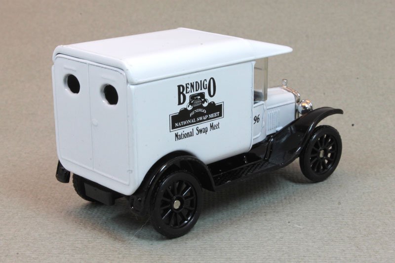 1996 1921 Ford Model T White: Image 3