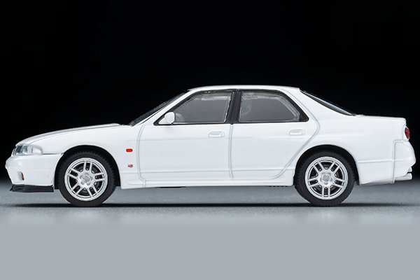 2022 Nissan Skyline GT-R Autech 40th Anniversary Version White: Image 4