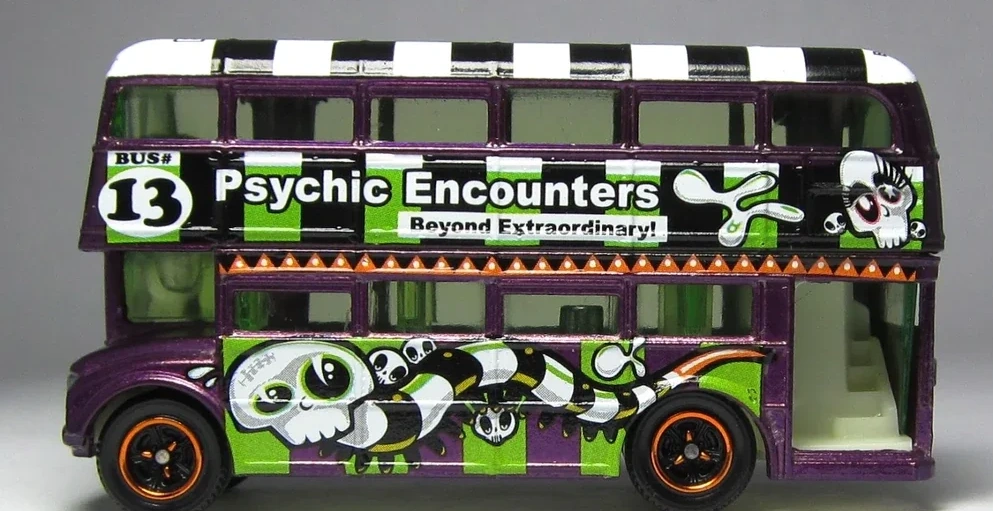 2008 Double Decker Bus Purple: Image 2