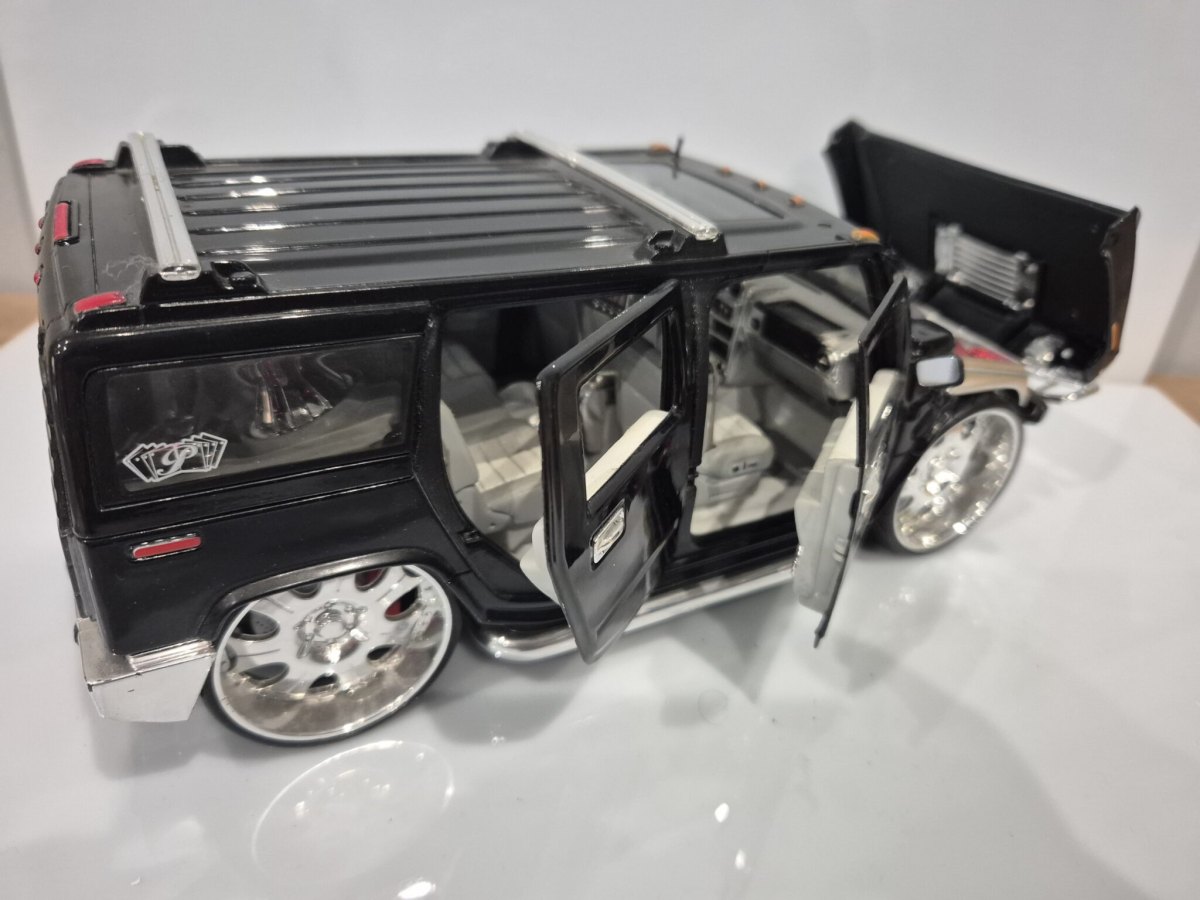 H2 SUV Black: No package: Image 5