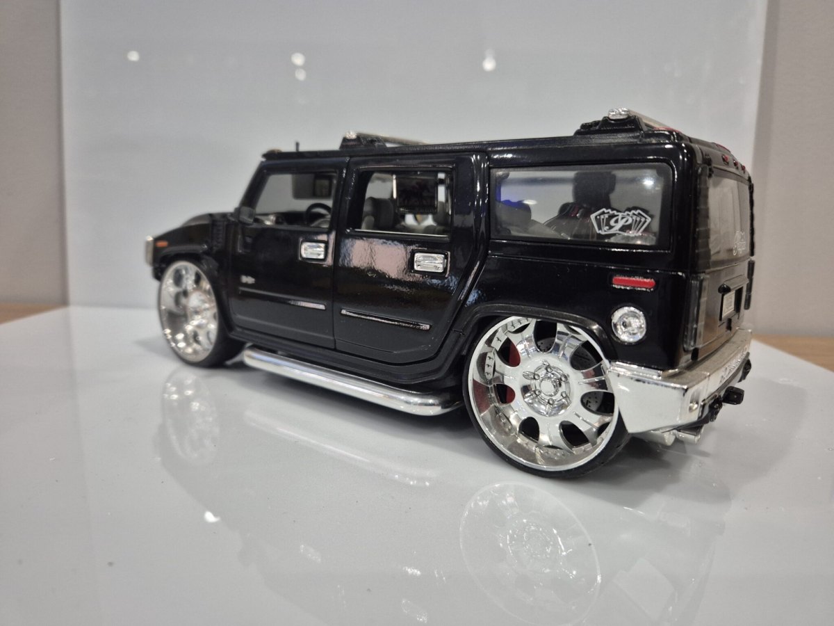 H2 SUV Black: No package: Image 3
