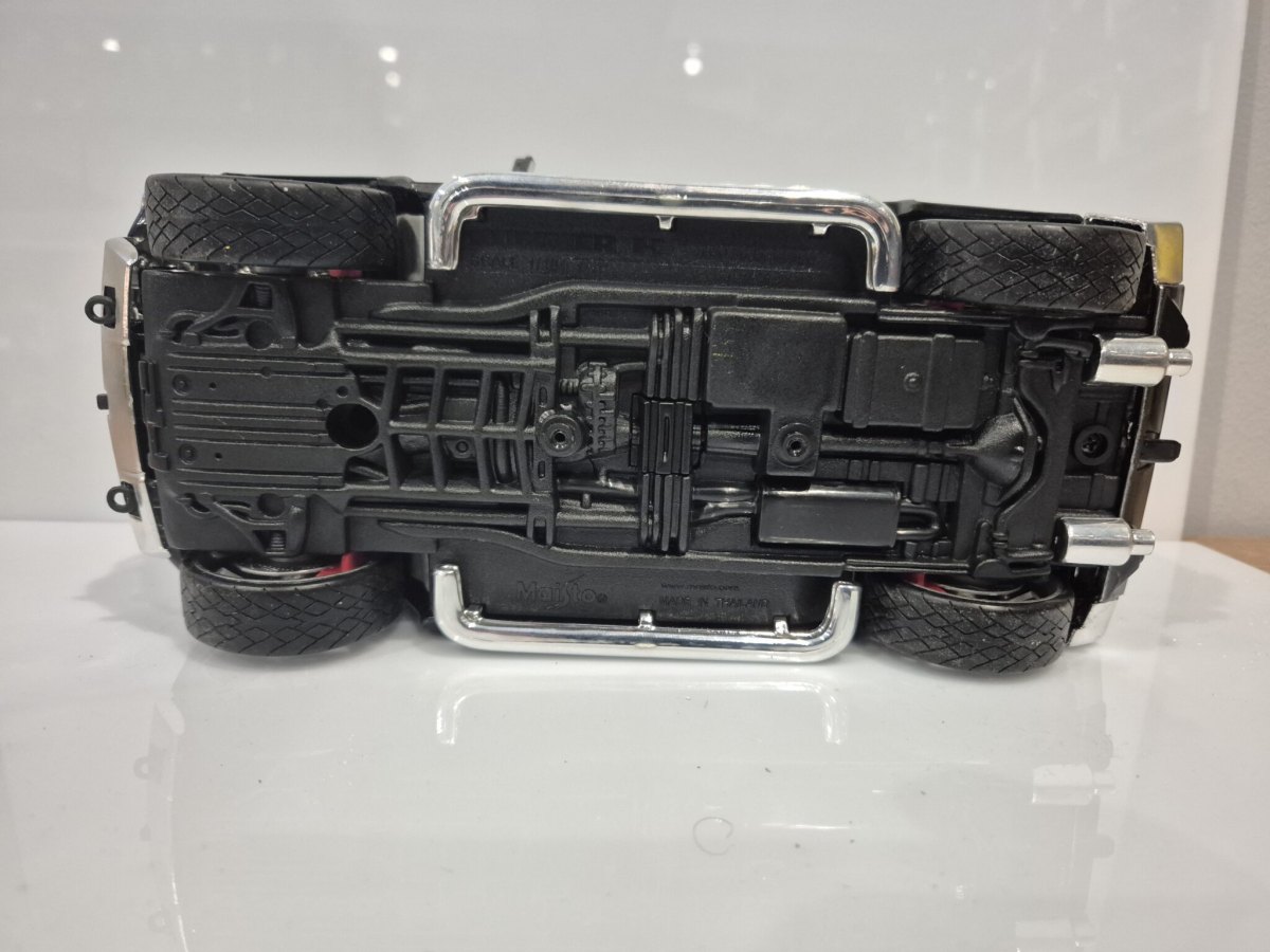 H2 SUV Black: No package: Image 6