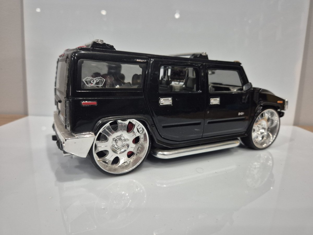 H2 SUV Black: No package: Image 4