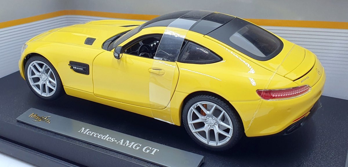 AMG GT Yellow: No package: Image 2