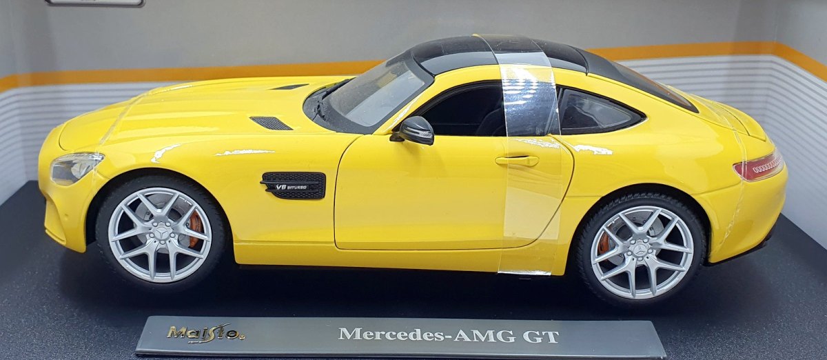 AMG GT Yellow: No package: Image 3