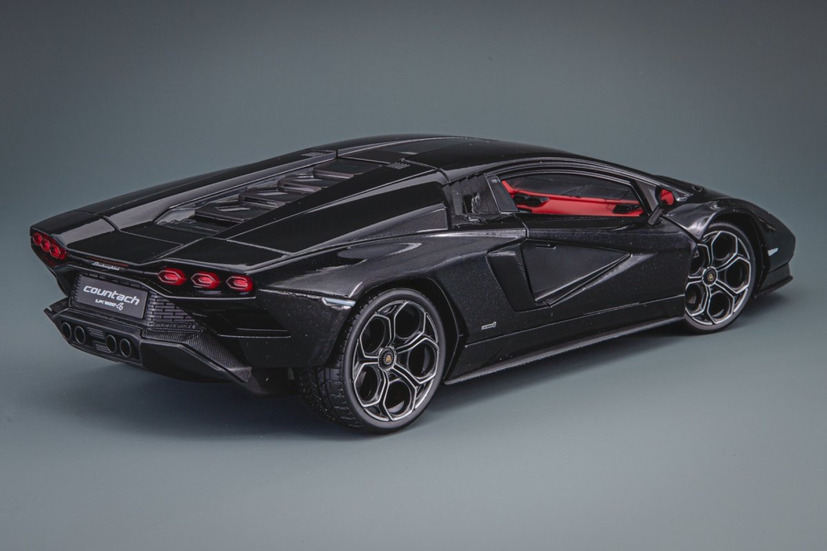 2021 Countach LPI 800-4 Black: No package: Image 7