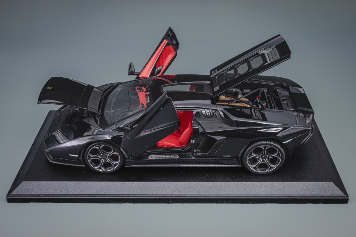 2021 Countach LPI 800-4 Black: No package: Image 8