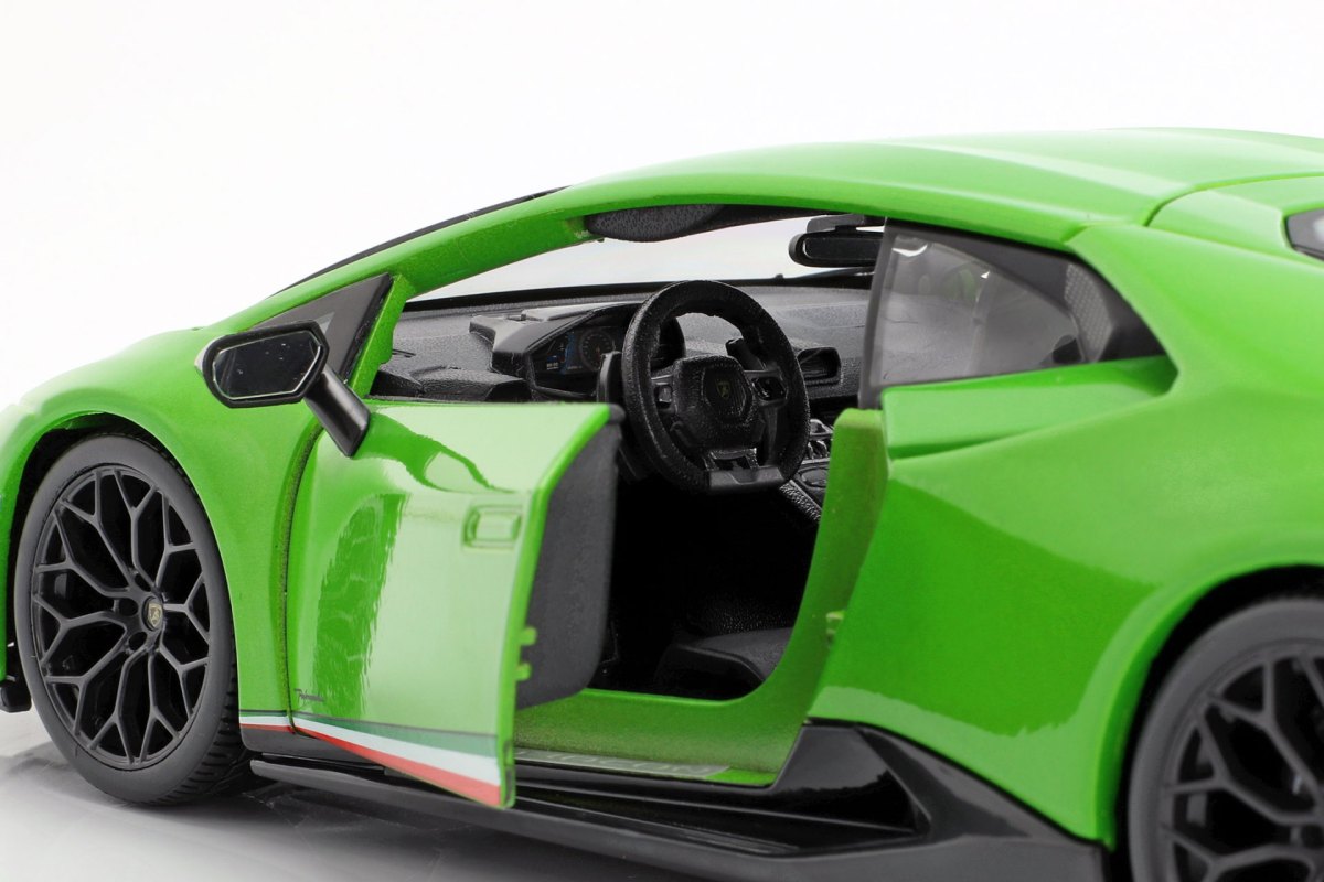 2018 Huracan Performante Green: No package: Image 17