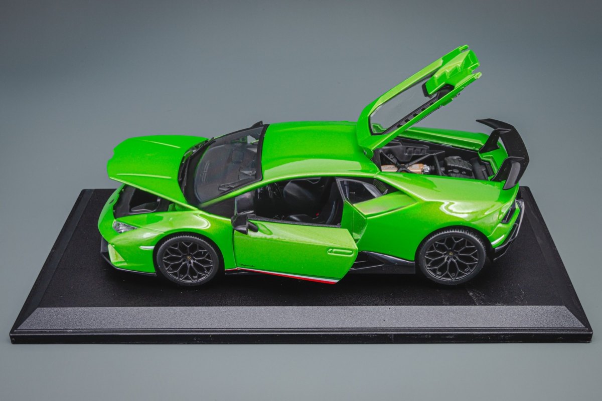 2018 Huracan Performante Green: No package: Image 8