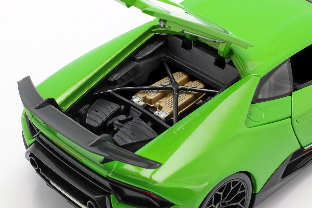2018 Huracan Performante Green: No package: Image 18