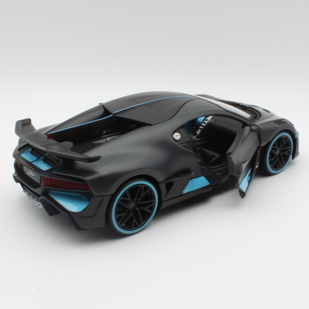 2018 Divo Black: No package: Image 16