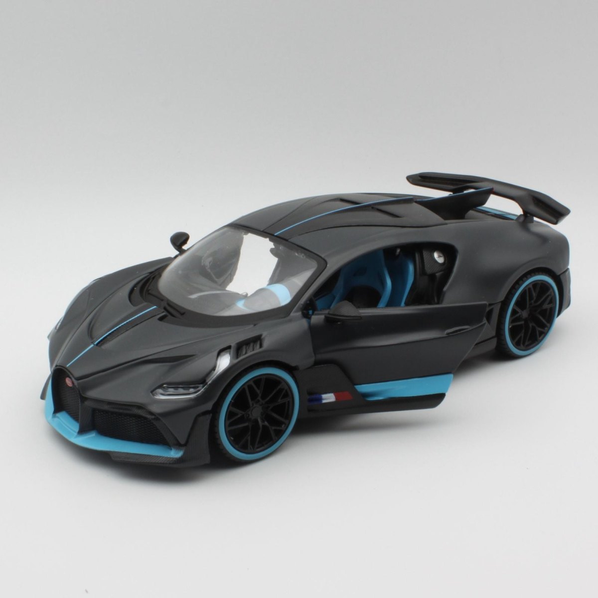 2018 Divo Black: No package: Image 15