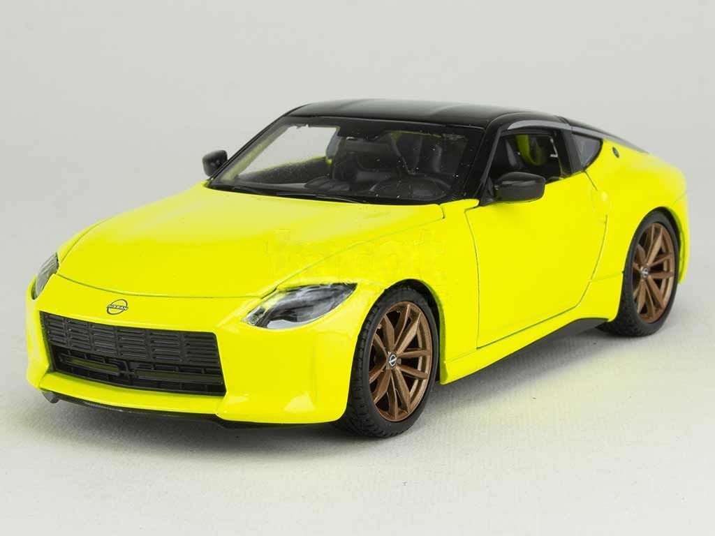 2023 Z Yellow: No package: Image 3