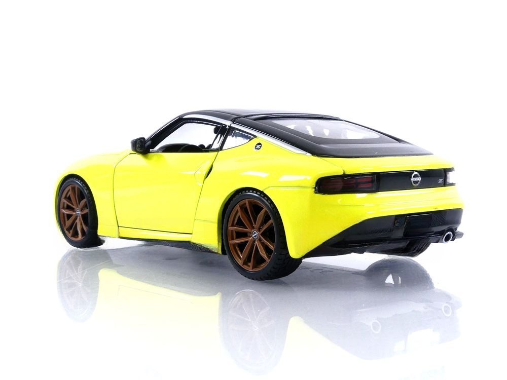 2023 Z Yellow: No package: Image 8
