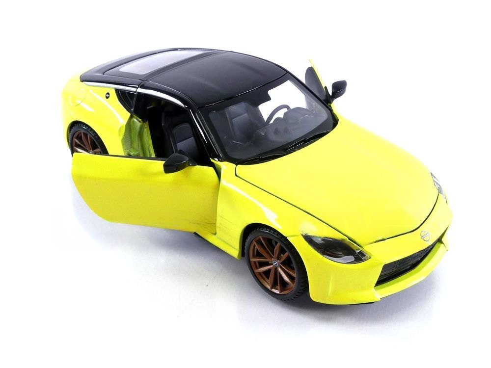 2023 Z Yellow: No package: Image 9