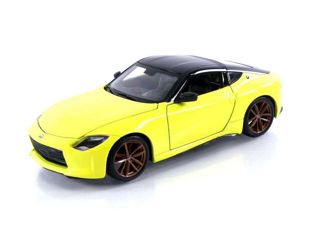 2023 Z Yellow: No package: Image 5
