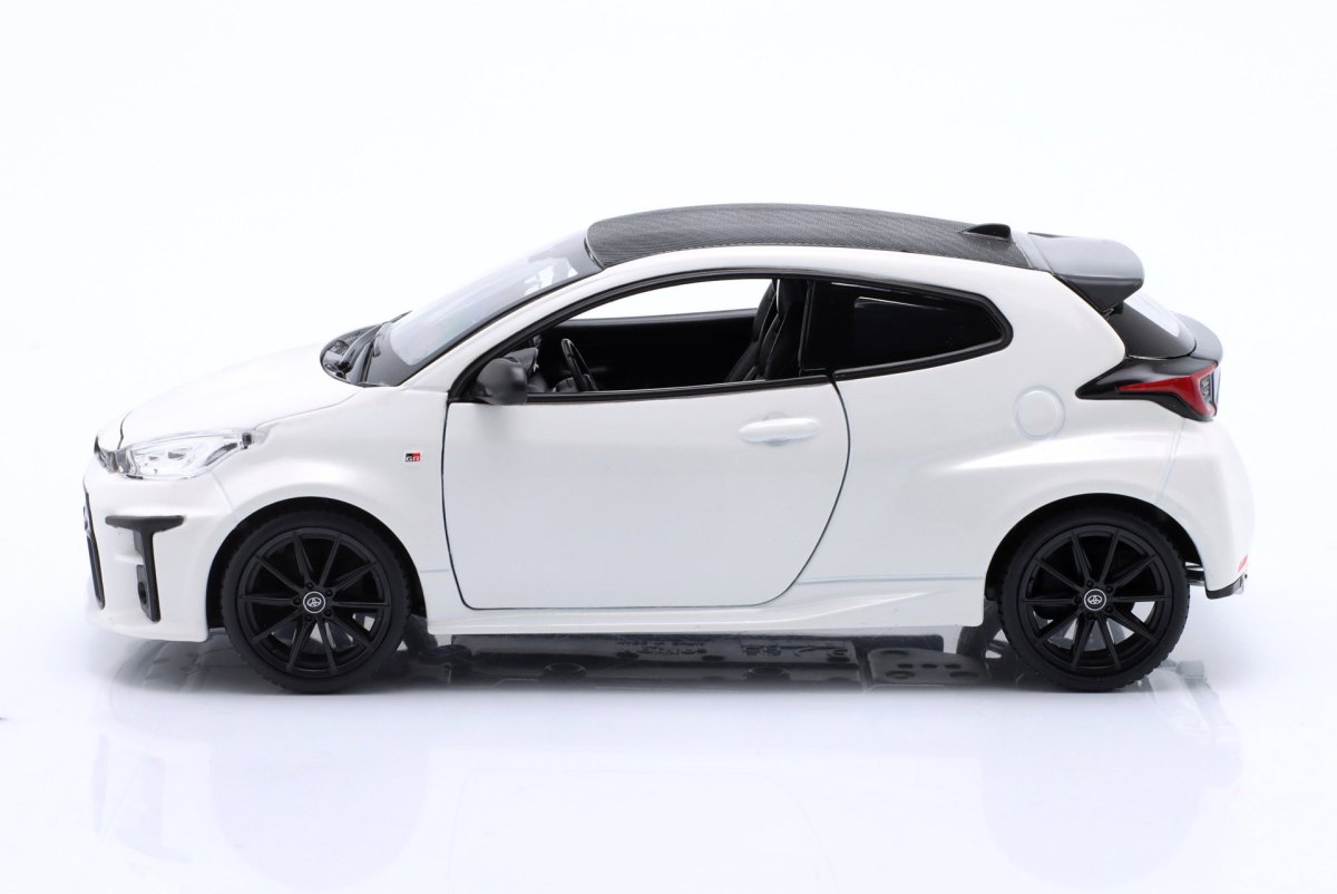 2021 GR Yaris White: No package: Image 22