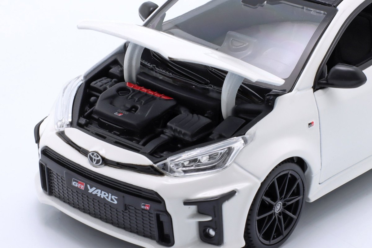 2021 GR Yaris White: No package: Image 24