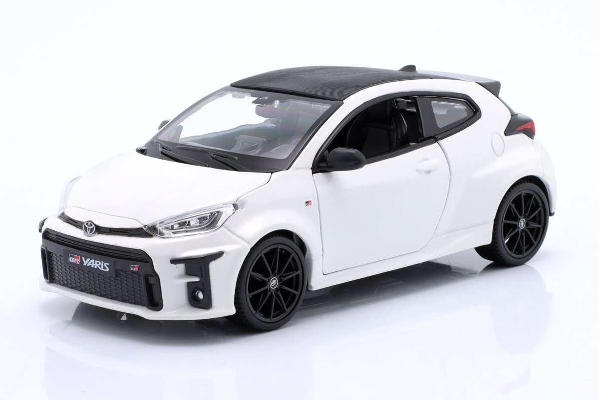 2021 GR Yaris White: No package: Image 16