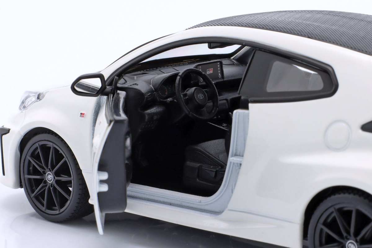 2021 GR Yaris White: No package: Image 23