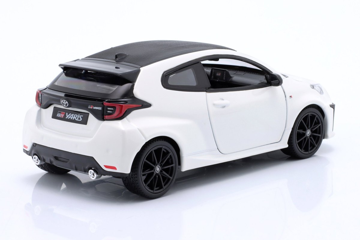 2021 GR Yaris White: No package: Image 21