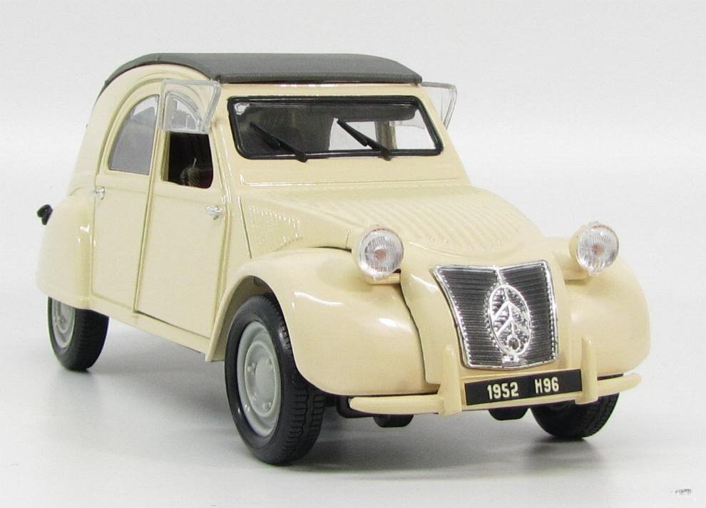 1952 2CV Cream: No package: Image 4