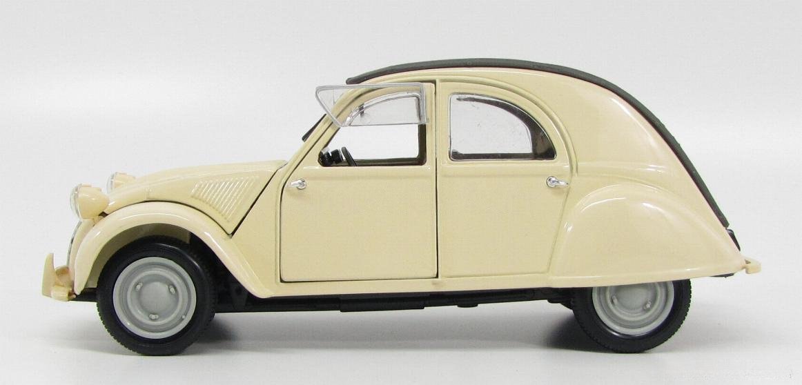 1952 2CV Cream: No package: Image 3