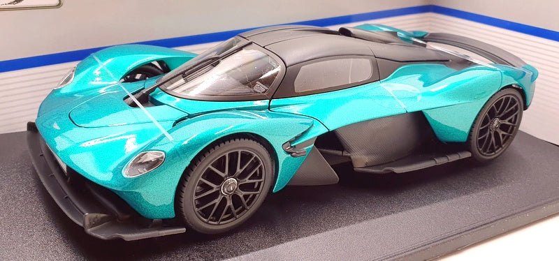 2022 Valkyrie Green: No package: Image 2