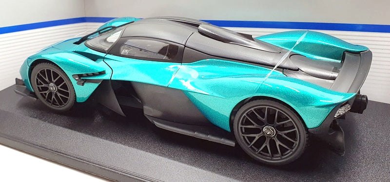 2022 Valkyrie Green: No package: Image 4