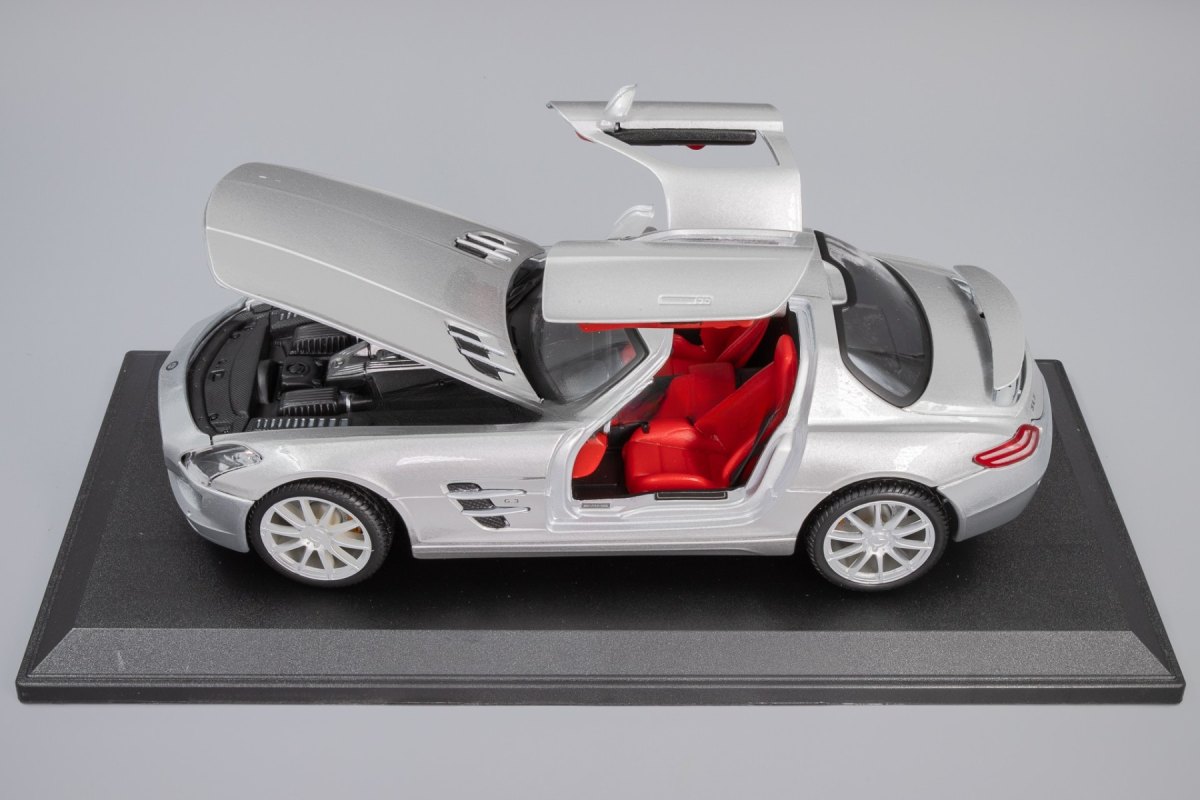 2010 SLS AMG Silver: No package: Image 13