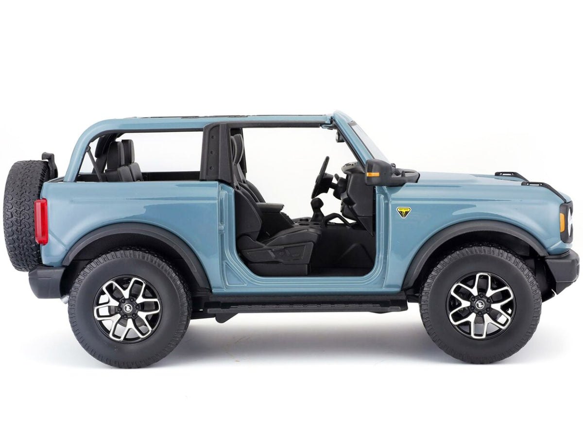2021 Bronco Badlands Blue: No package: Image 3