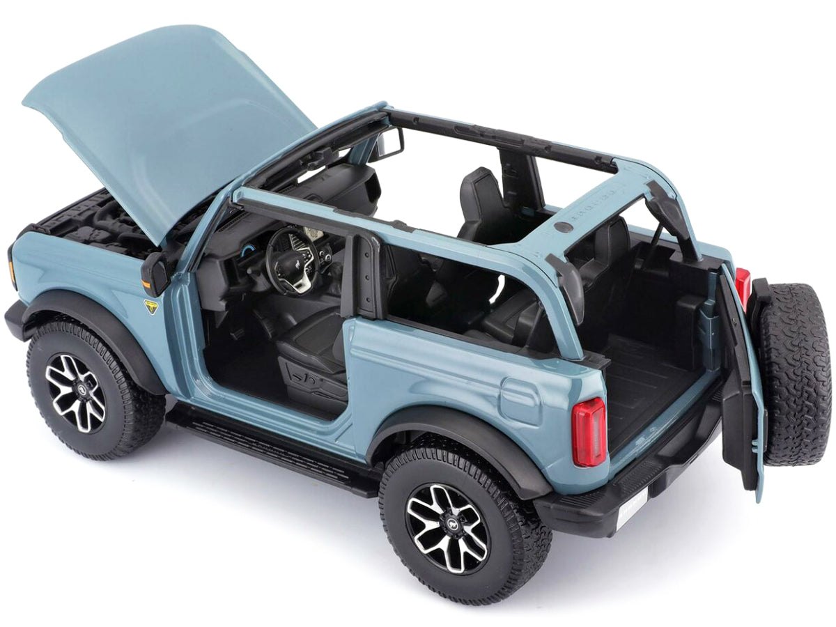 2021 Bronco Badlands Blue: No package: Image 2