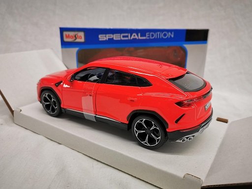 2018 Urus Red: No package: Image 3