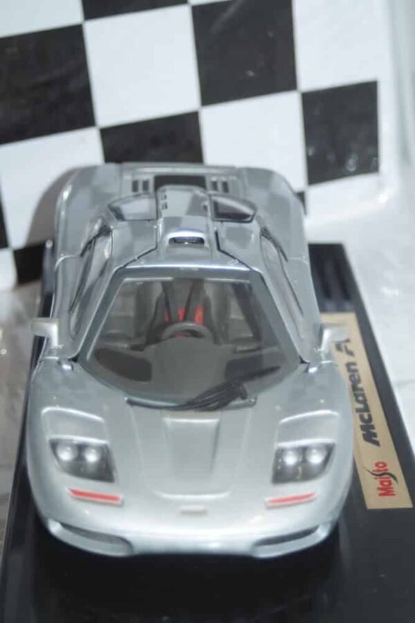 1993 F1 Roadcar Silver: No package: Image 11
