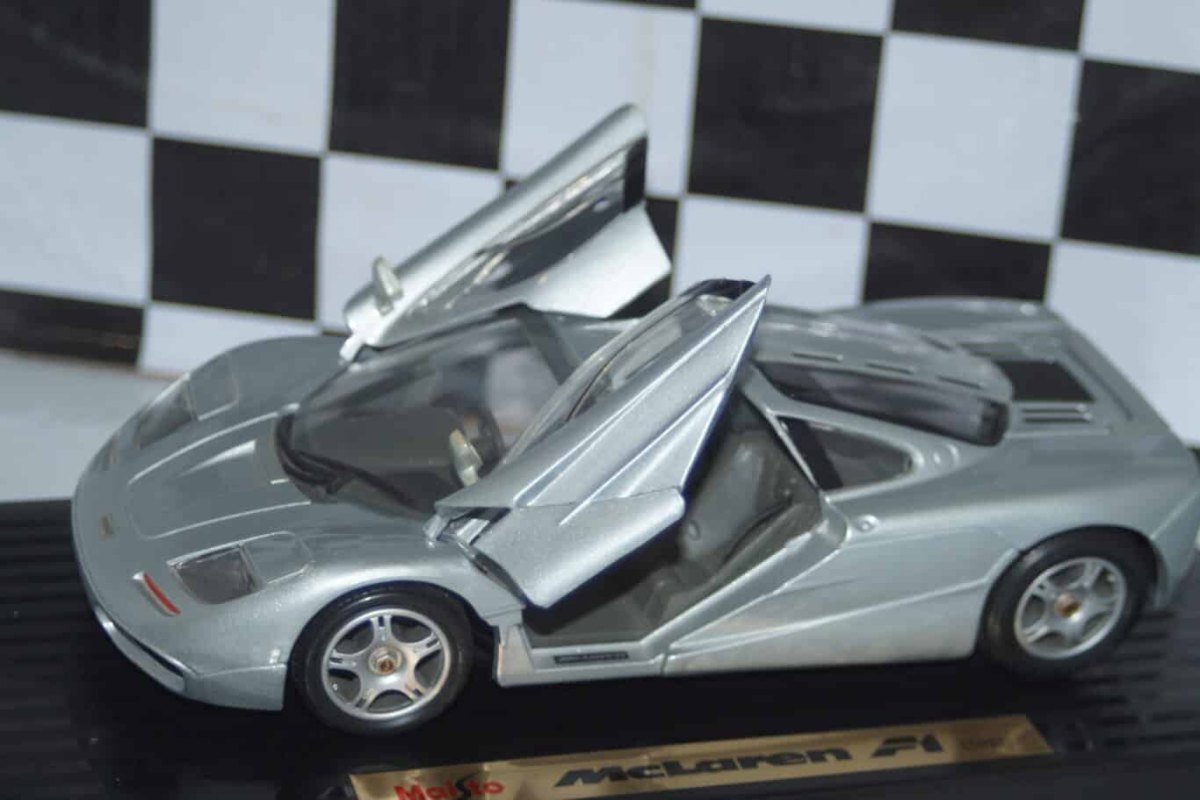 1993 F1 Roadcar Silver: No package: Image 5