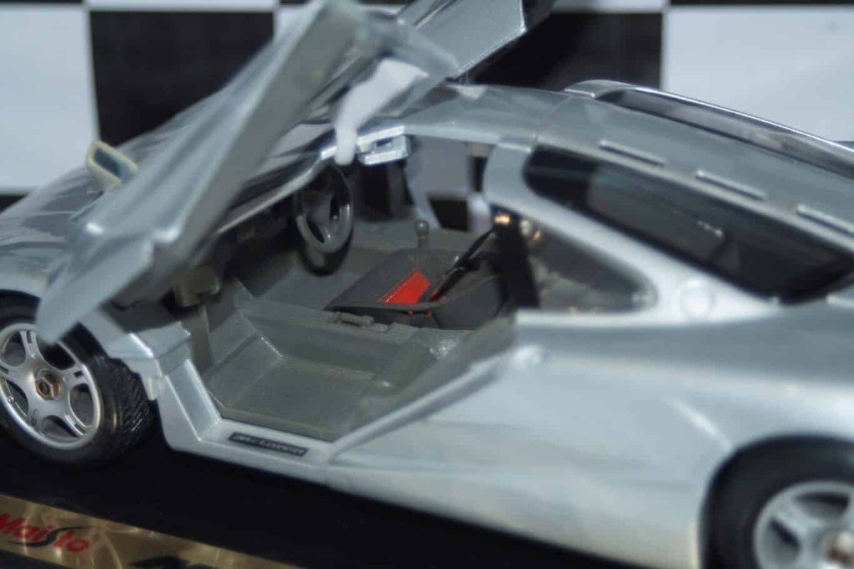 1993 F1 Roadcar Silver: No package: Image 4