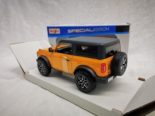 2021 Bronco Badlands Orange: No package: Image 3