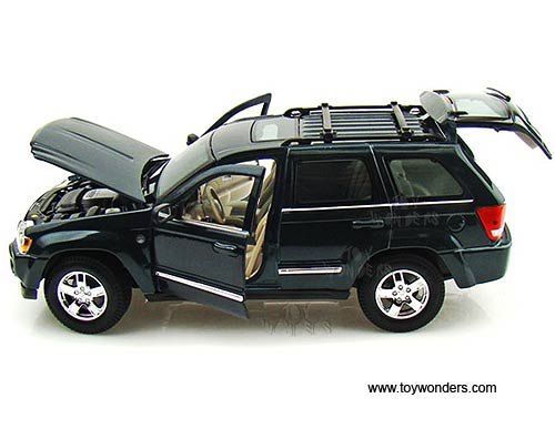 2005 Grand Cherokee Green: No package: Image 3