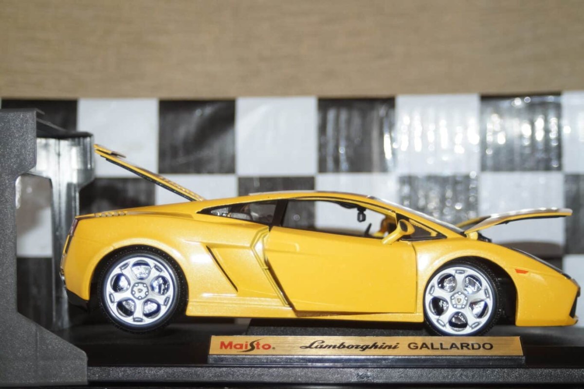 2003 Gallardo Yellow: No package: Image 9