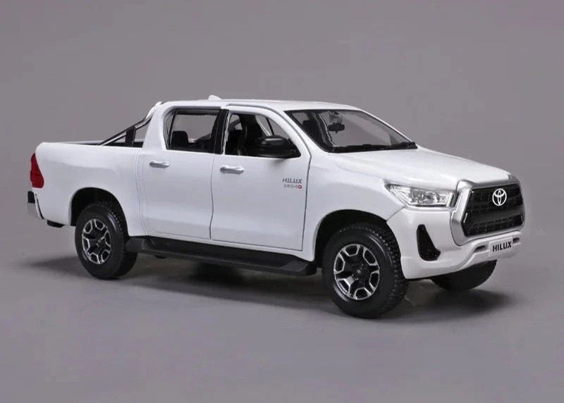 2021 Hilux White: No package: Image 3