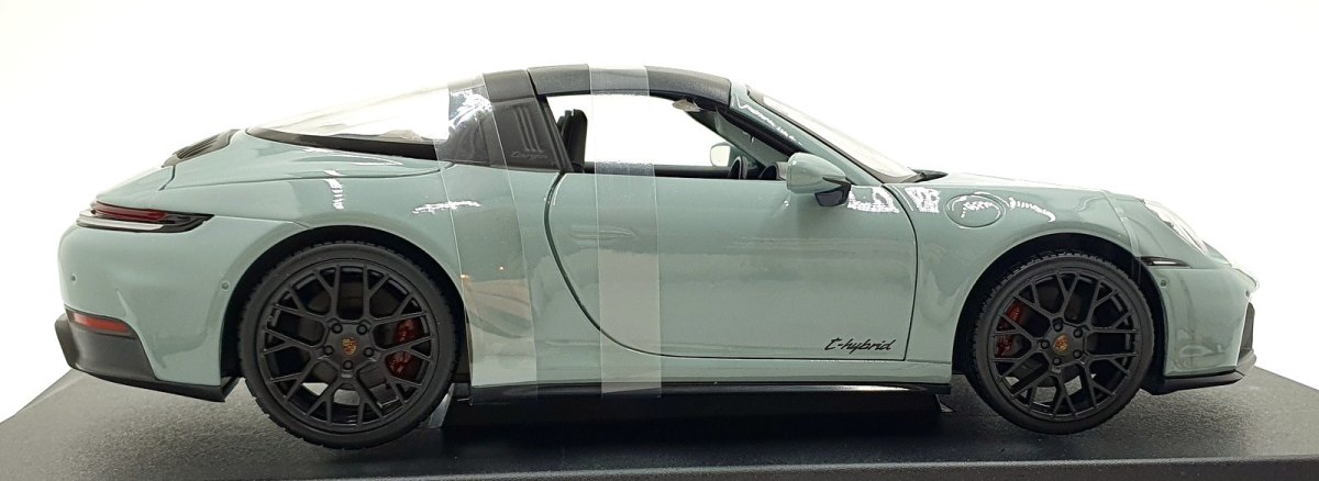 2025 911 (992.2) Targa 4 GTS Blue: No package: Image 6