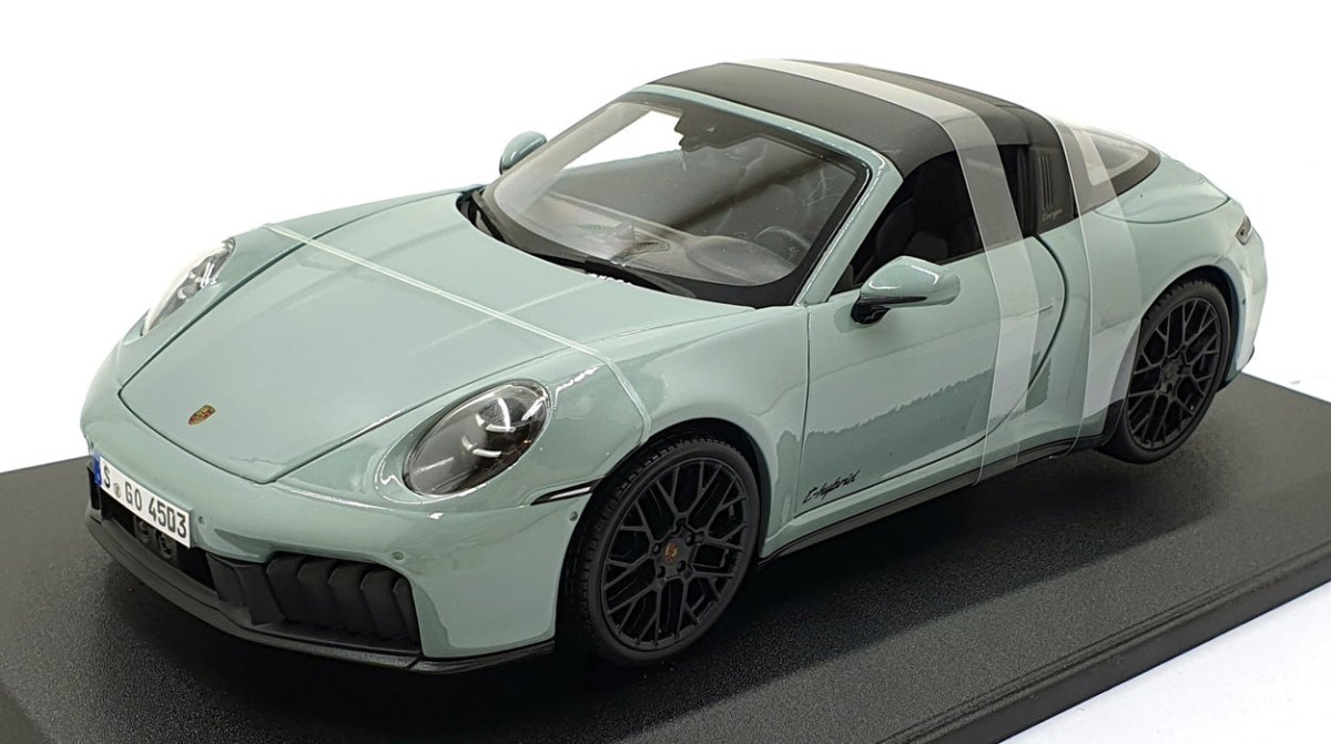 2025 911 (992.2) Targa 4 GTS Blue: No package: Image 2