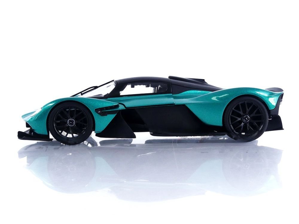 2022 Valkyrie Green: No package: Image 25