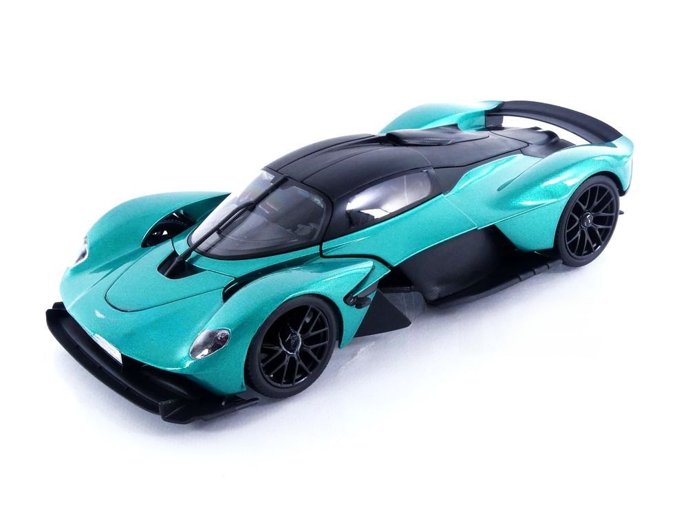 2022 Valkyrie Green: No package: Image 24