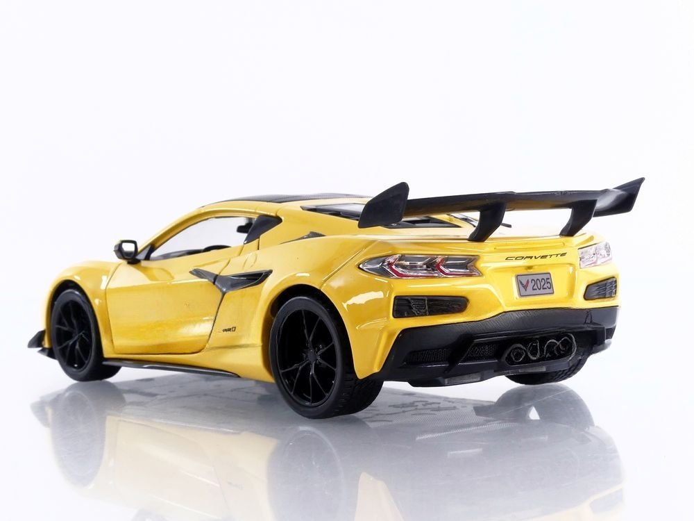 2025 Corvette ZR1 Coupe Yellow: No package: Image 3