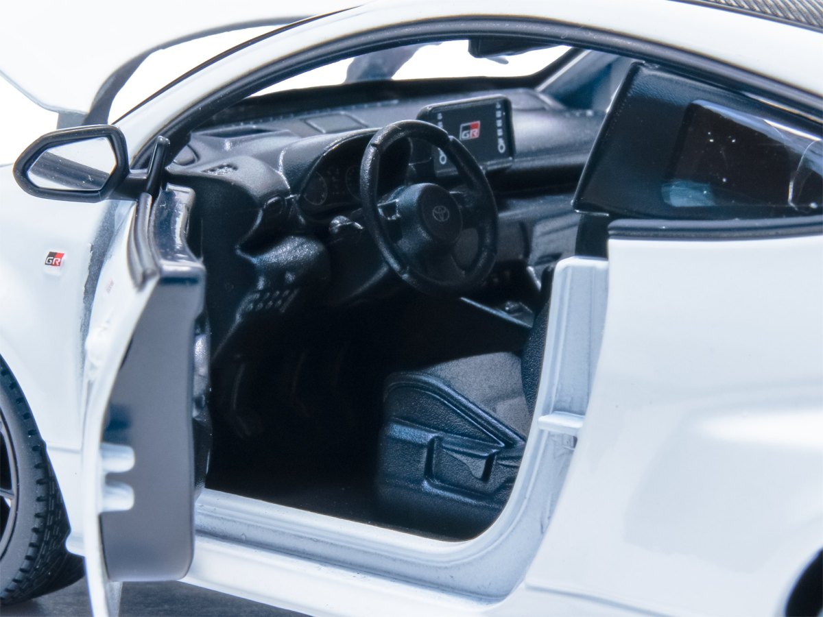 2021 GR Yaris White: No package: Image 7