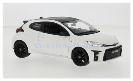 2021 GR Yaris White: No package: Image 18