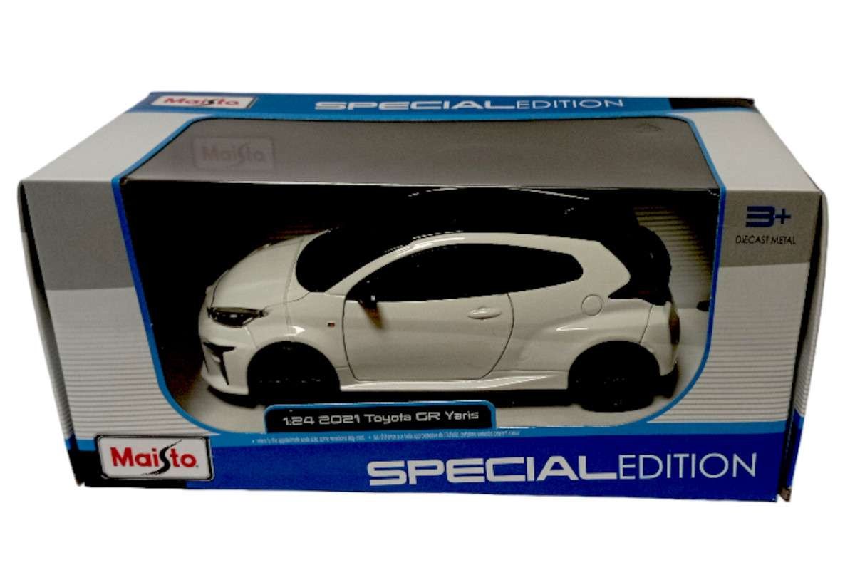 2021 GR Yaris White: No package: Image 13